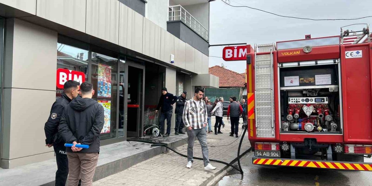 BİM marketin deposunda korkutan yangın