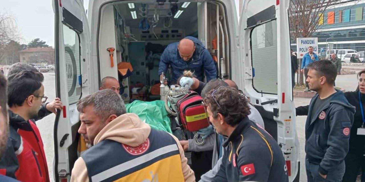 Eşya almaya çıkıp enkazda kaldılar