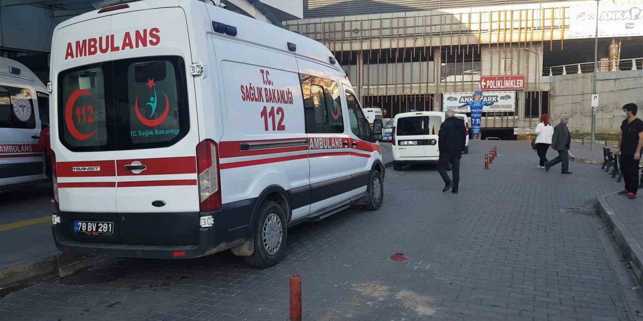 Bıçaklı kavgada husumetlisini ağır yaraladı