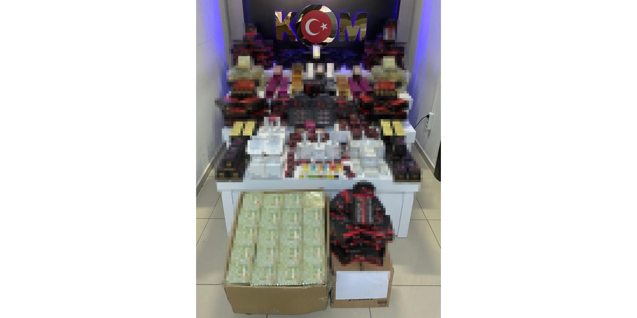 Binlerce cinsel içerikli ürünle yakalandılar