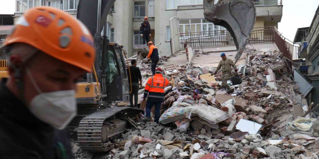 Malatya’da iki noktada arama kurtarma çalışması devam ediyor