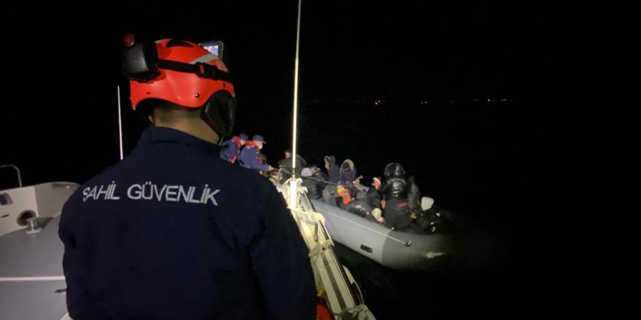 İzmir açıklarında 21 düzensiz göçmen kurtarıldı