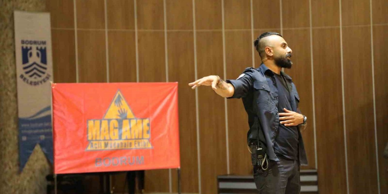 Afet gönüllüleri toplantıda bir araya geldi