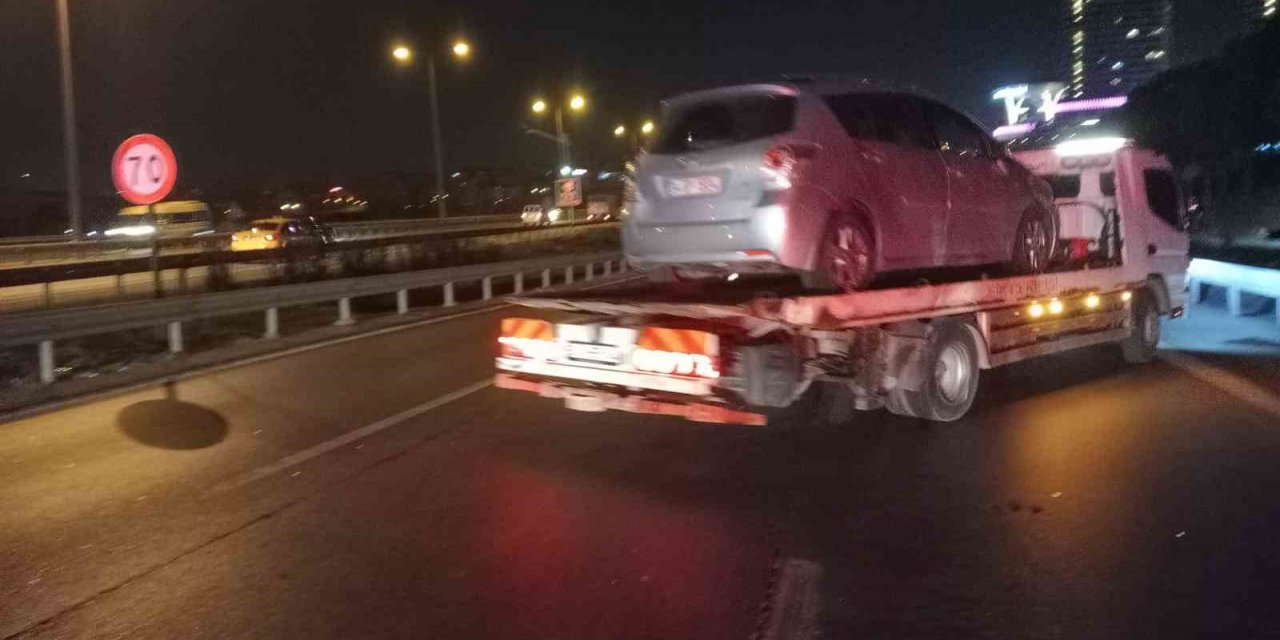 TEM Otoyolu’nda otomobilin çarptığı kadın ağır yaralandı