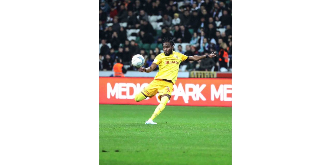 Joseph Attamah sahalara döndü