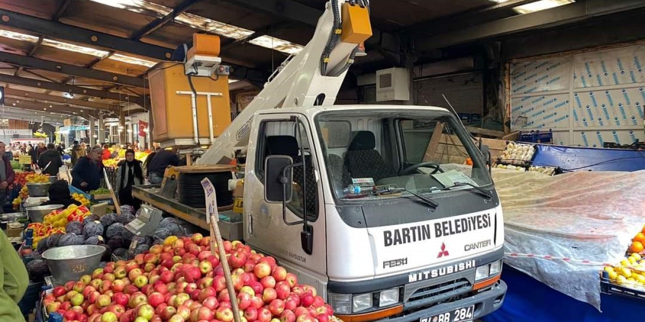 Pazar yerinde yangın çıkaran zanlı yakalandı