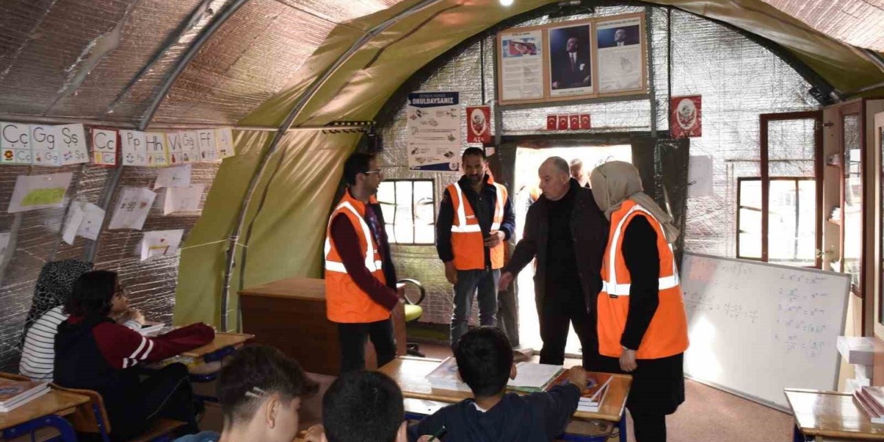 Kahramanmaraş’taki çadır kentlerde sınav öğrencileri için DYK başladı
