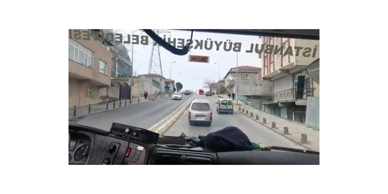 Sultanbeyli’de itfaiyeye yol vermeyen sürücü kameraya yansıdı