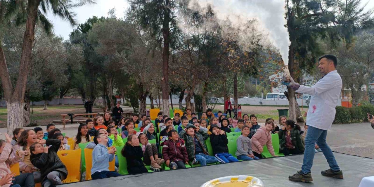 Marmaris’te çocuklara bilimsel destek