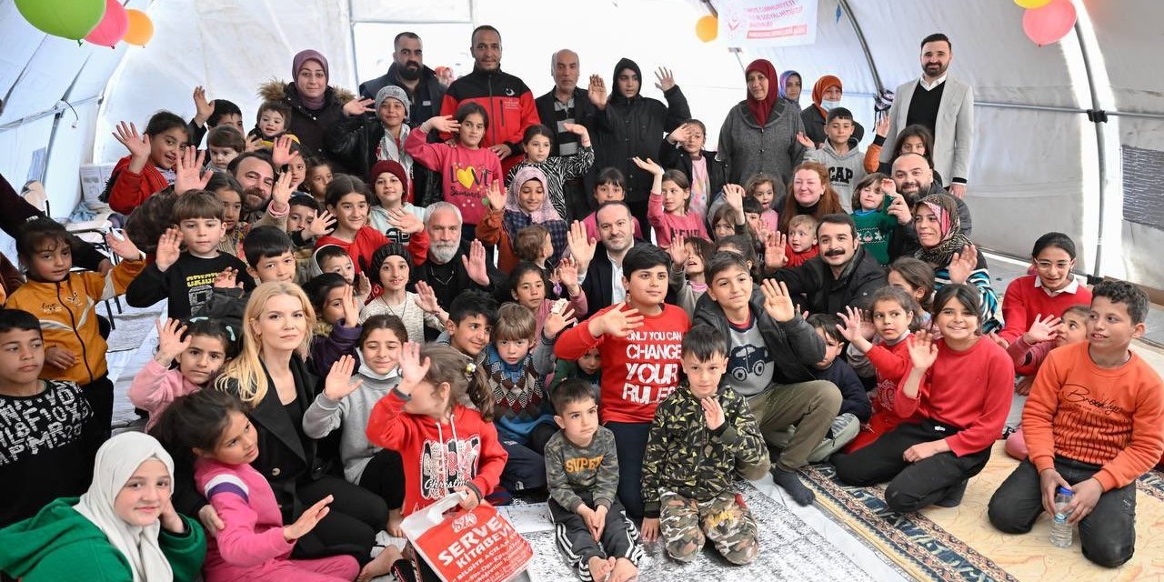 Ünlü oyuncular deprem bölgesinde