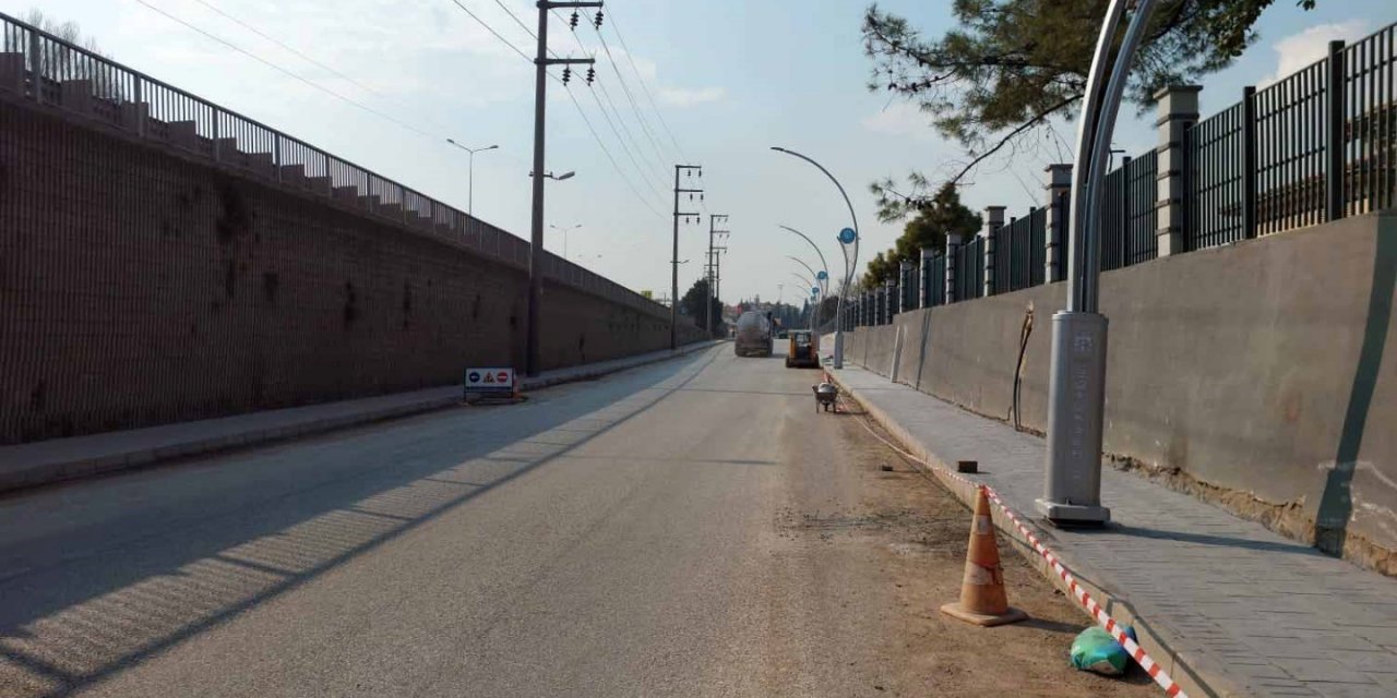 Derince Millet Bahçesi çevresine 700 metre uzunluğunda yaya kaldırımı yapılıyor