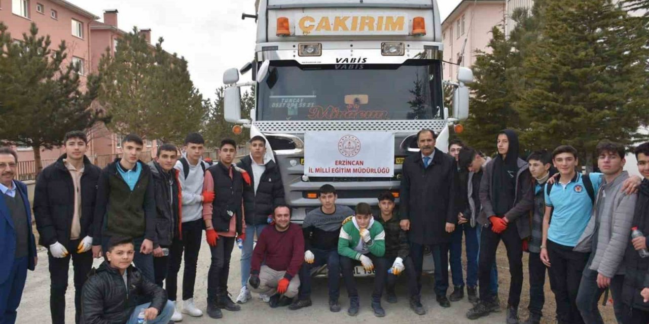 Erzincan İl Milli Eğitim Müdürlüğü 6. yardım tırını uğurladı