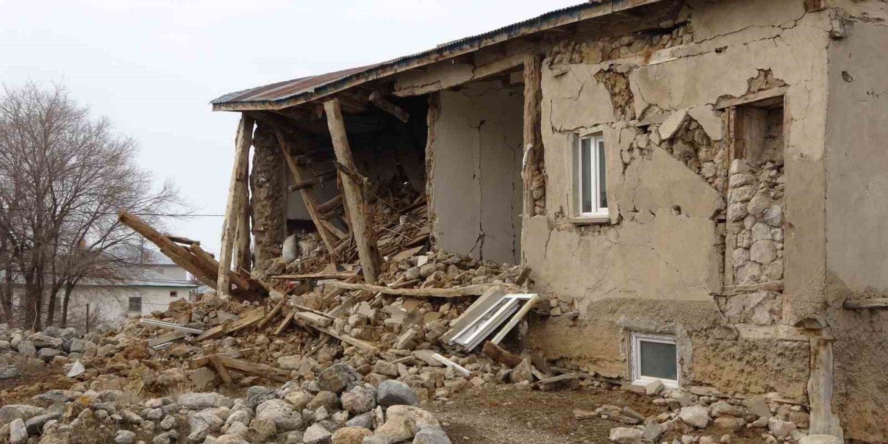 Sarız’da hasar tablosu gün geçtikçe ortaya çıkıyor