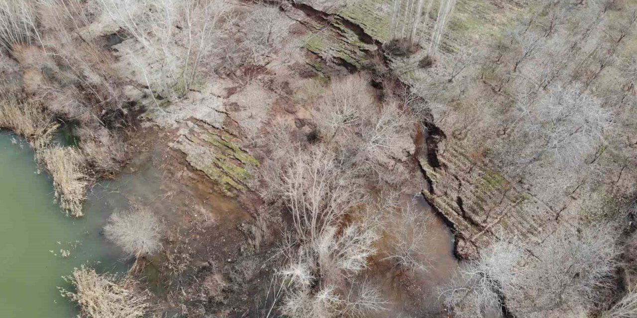 Binlerce ton toprak kaydı, gölün su seviyesi yükseldi