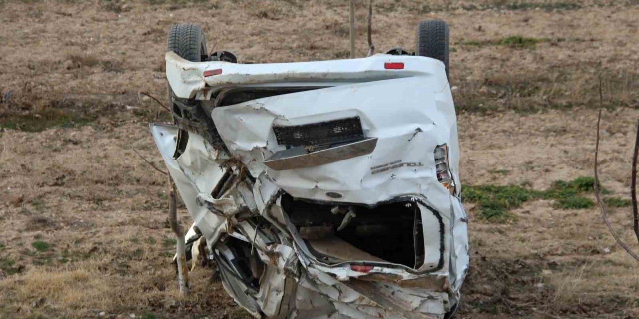 Hurdaya dönen araçtan yaralı kurtuldu