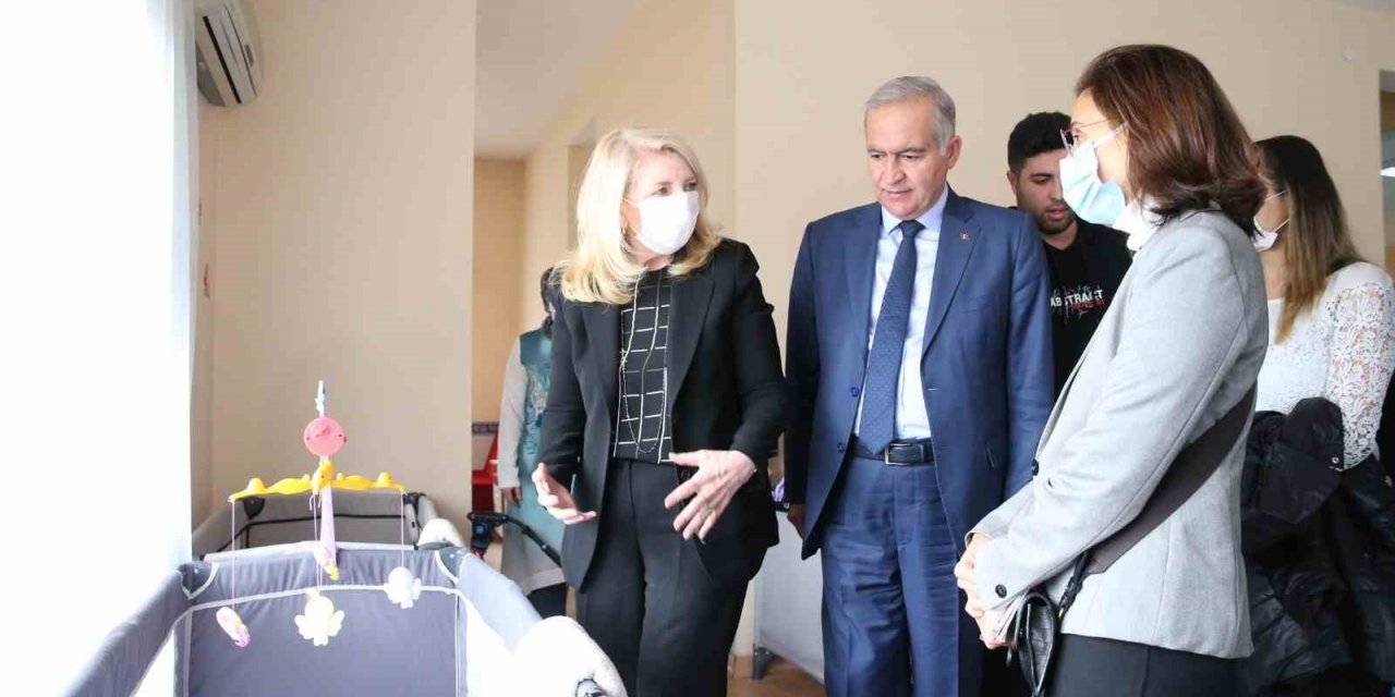 UNİCEF Genel Direktörü Catherine Russell depremzede çocukları ziyaret etti