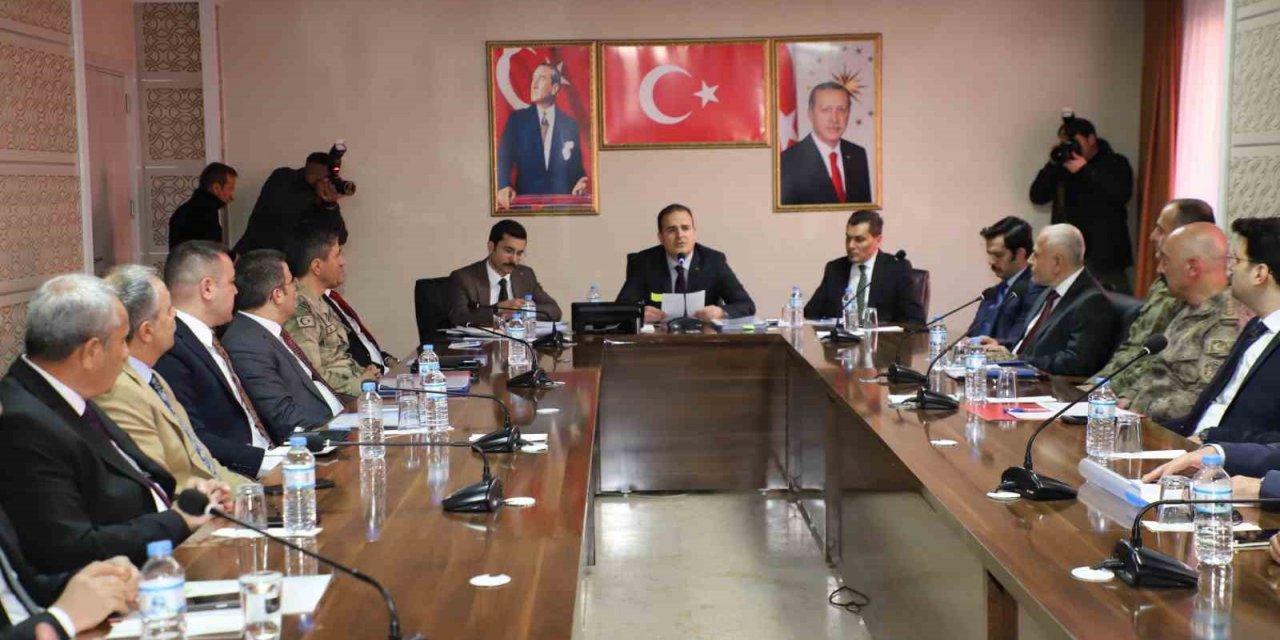 Vali Akbıyık: “Kimse Hakkari halkını paniğe sevk etmesin”