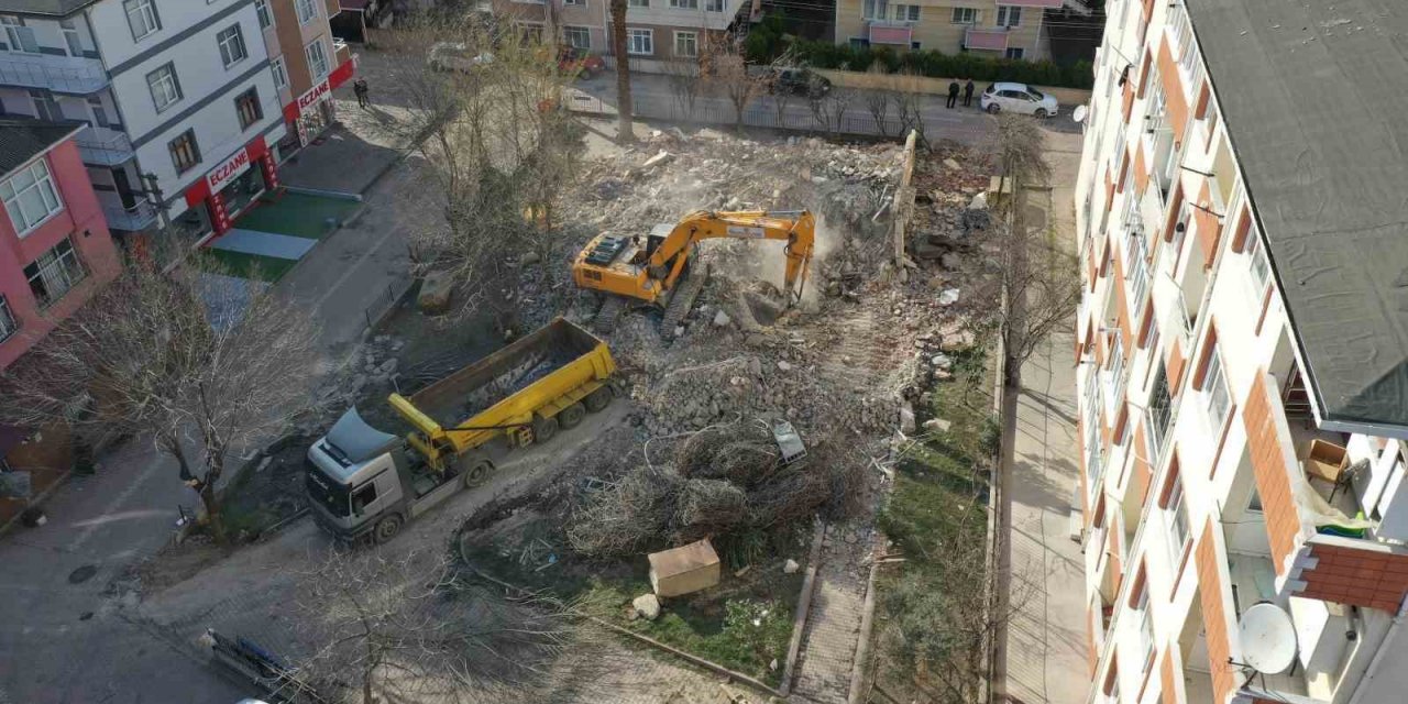 O sağlık ocağı yeni görünüme kavuşması için yıkıldı