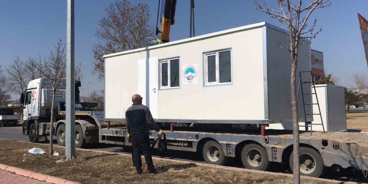 Sarız’a 5 adet konteyner