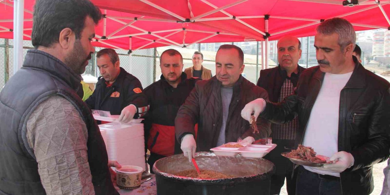 500 yıllık saray yemeği bu kez depremzedeler için hazırlandı