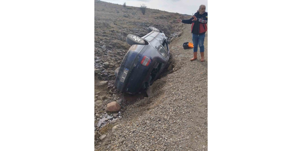 Yayla yolunda kontrolden çıkan otomobil şarampole yuvarlandı: 2 yaralı