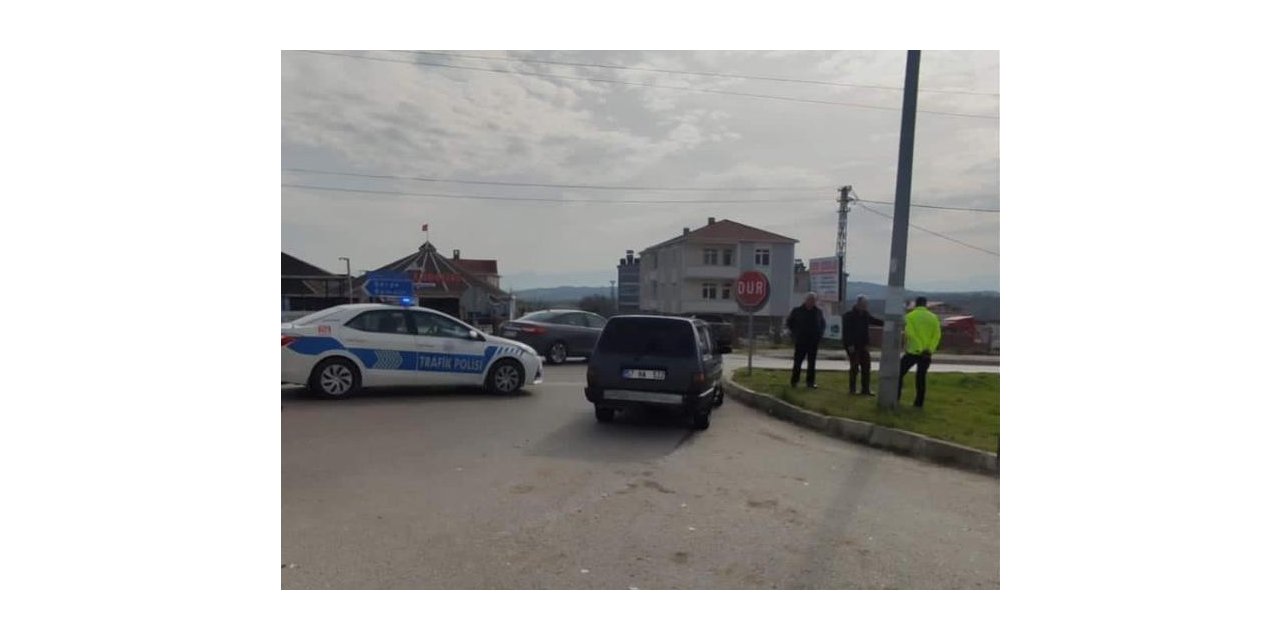 Kontrolsüz yola çıkan sürücü otomobille çarpıştı: 1 yaralı
