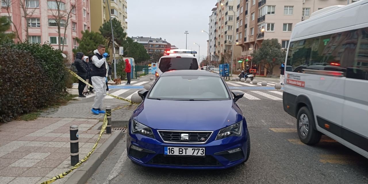 Büyükçekmece’de otomobilin içinde battaniyeye sarılı ceset bulundu