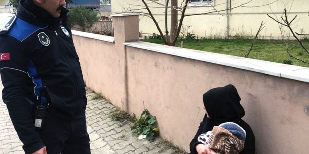 Bu da oyuncak bebekli dilenci