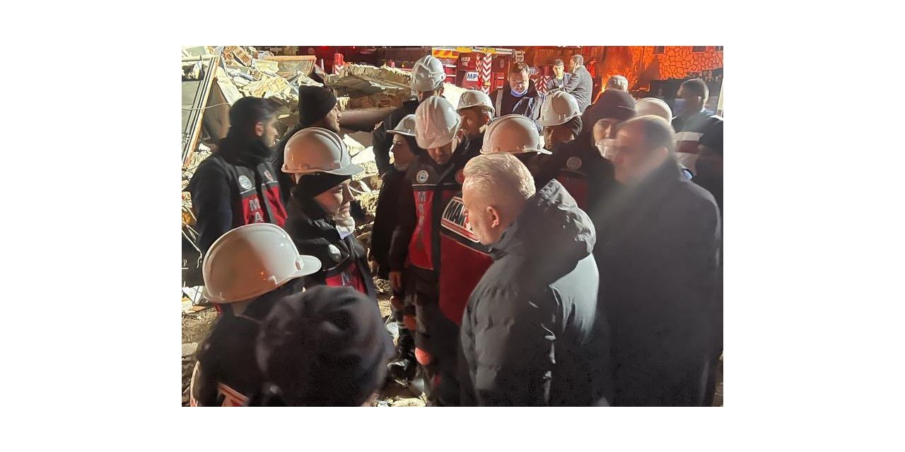 Deprem bölgesine İzmir’den ilk onlar gitti: "Neyle karşılaşacağımızı bilmeden yola çıktık"