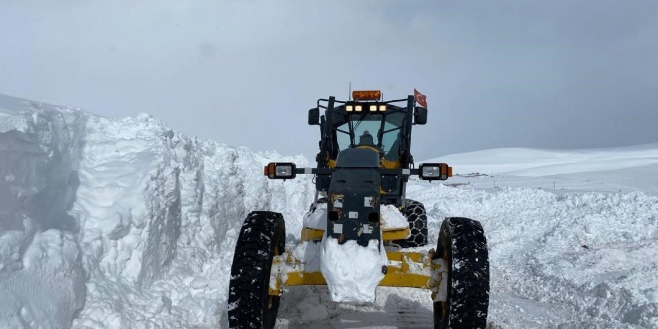 Özel İdare’nin karla mücadele mesaisi sürüyor