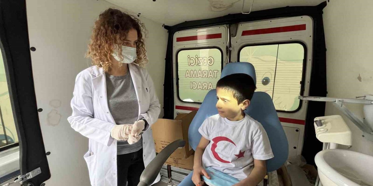 Ağız ve Diş Sağlığı Gezici Tarama Aracı yurtta kalan depremzedelere hizmet veriyor