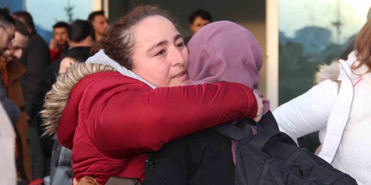 Sivas’tan 101 sağlık personeli Maraş’a uğurlandı