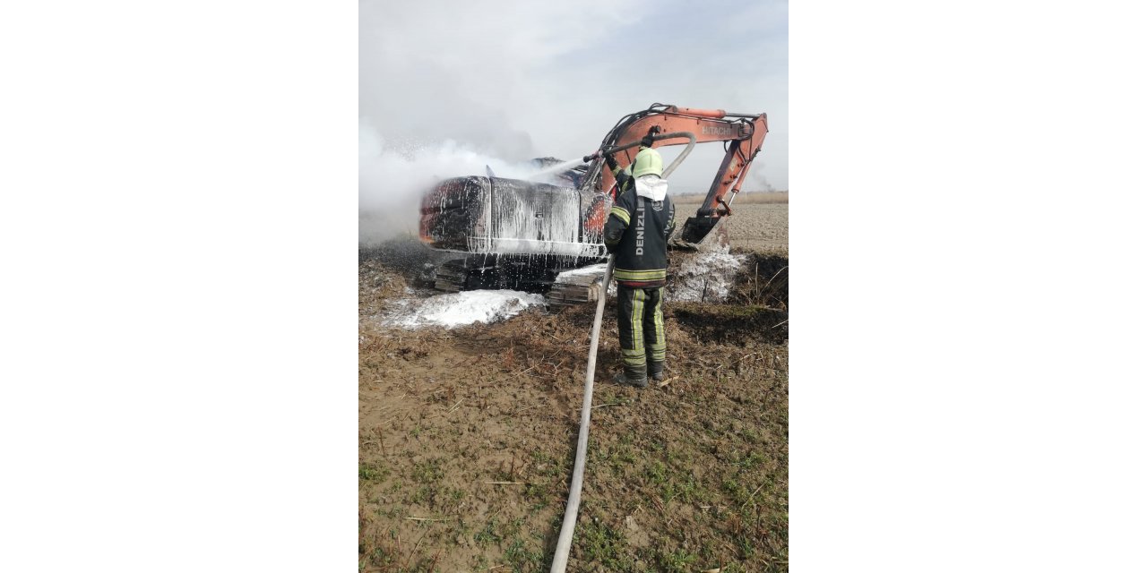 Alev alan iş makinesi kullanılamaz hale geldi