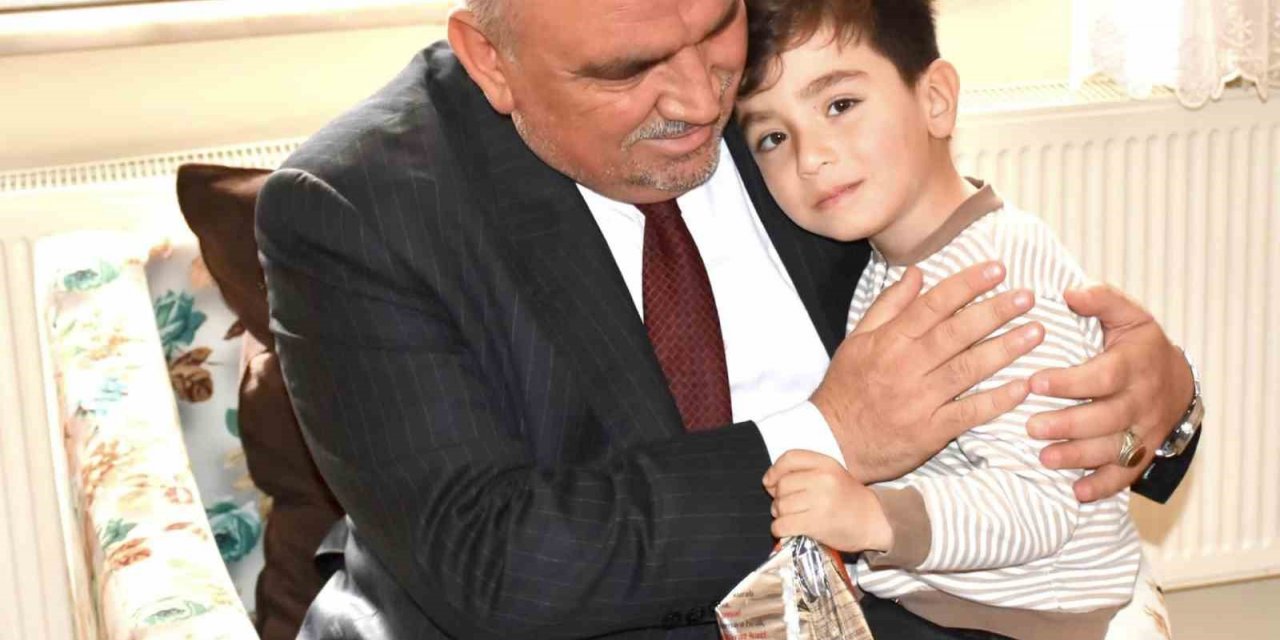 Müftü Erhun depremzede ailelerle bir araya geldi