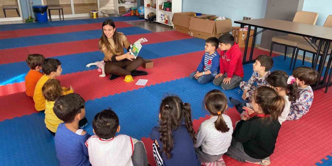 Depremzede çocuklara yurt ve otellerde anasınıfı açıldı