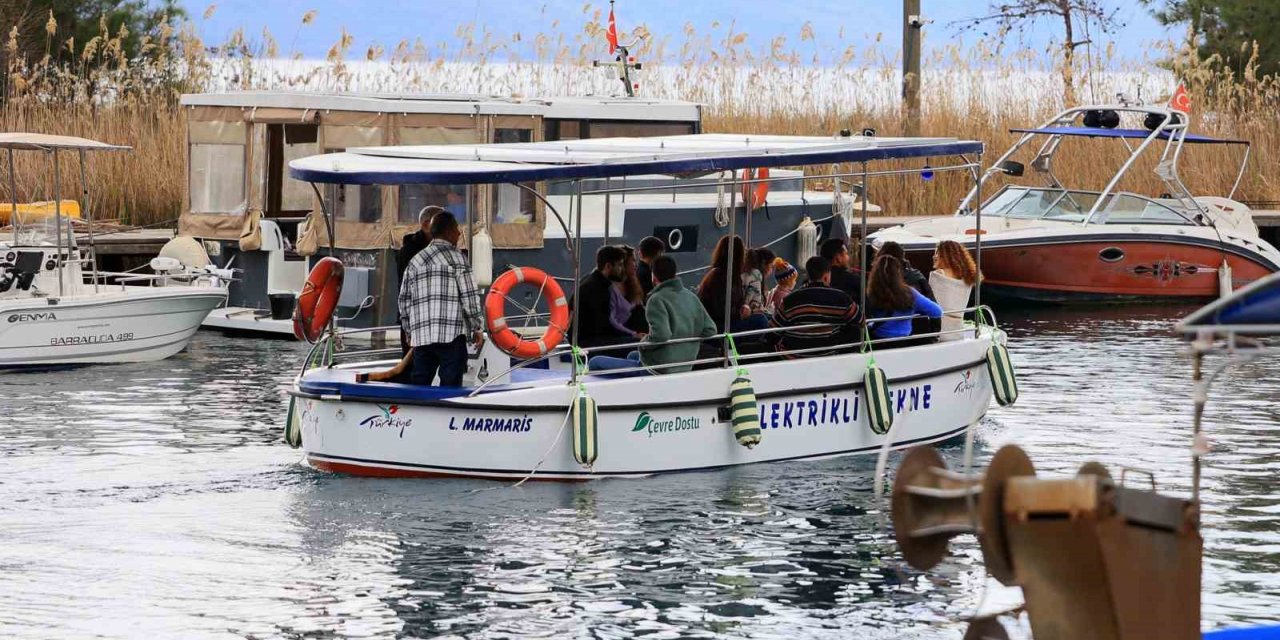 Su ve kuş sesi eşliğinde Kadın Azmağı’nda tekne turu