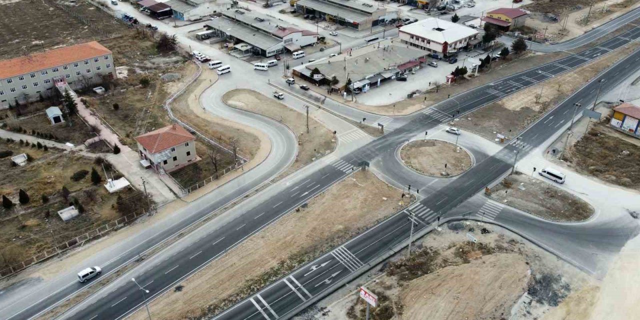 Bolvadin’deki bu kavşak kazaya davetiye çıkartıyor