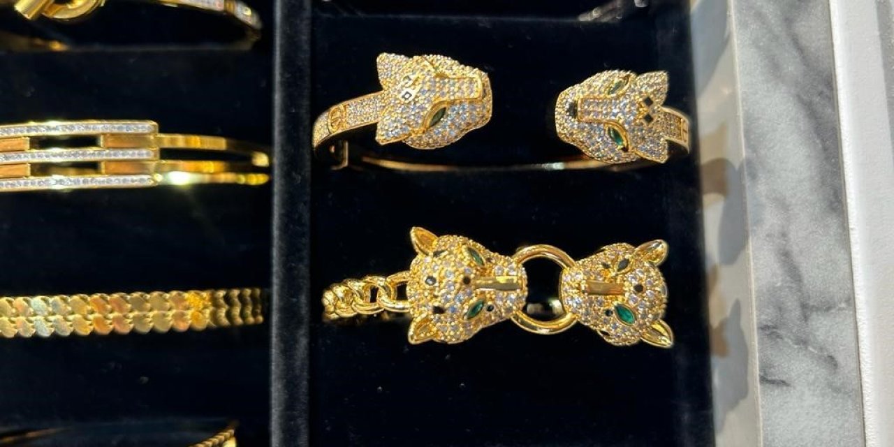 Gerçek sandığı imitasyon bileziği çaldı, güvenlik kamerasına yakalandı