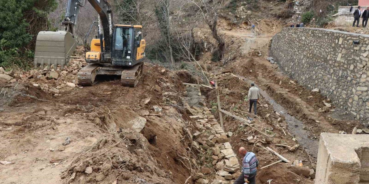 Başkan Özcan, Kahvederesi’ndeki çalışmaları inceledi