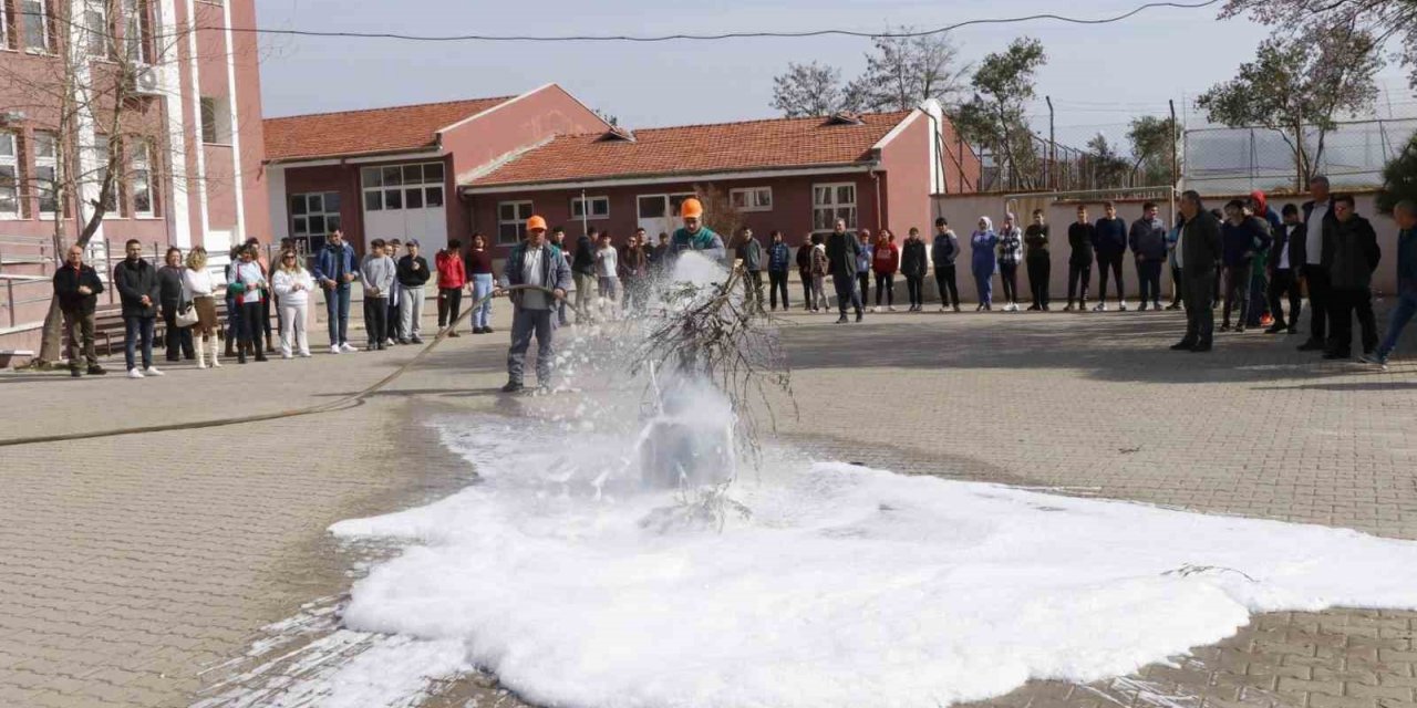 Muğla’da öğretmen ve öğrencilere yangın eğitimi verildi
