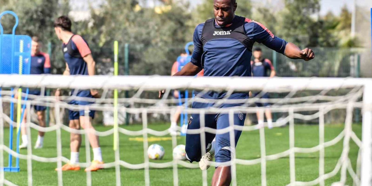 Başakşehir, Alanyaspor maçı hazırlıklarına Antalya’da devam etti