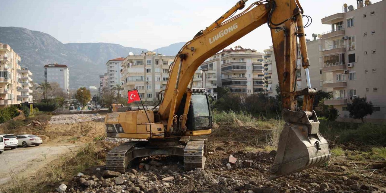 Mahmutlar Ahmet Yatmaz Caddesi sahil yoluna bağlanıyor