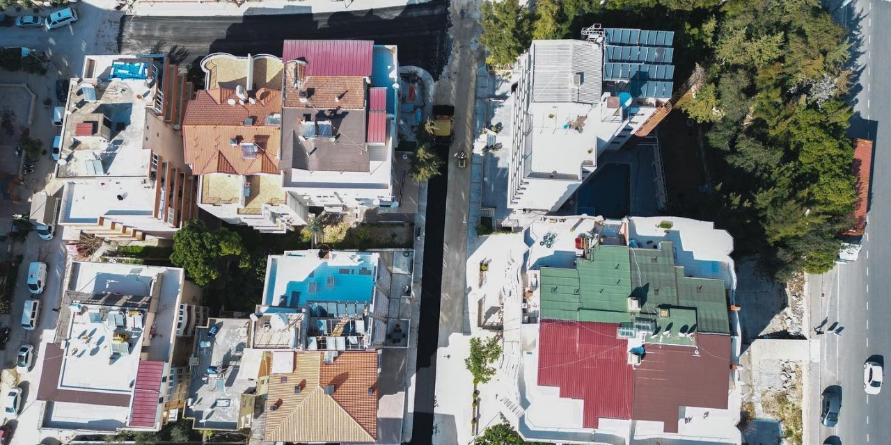 Kuşadası’nda Cumhuriyet Mahallesi’nin yedi sokağı yenilendi