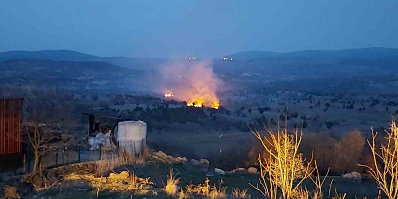 Hisarcık’ta köy merasında yangın