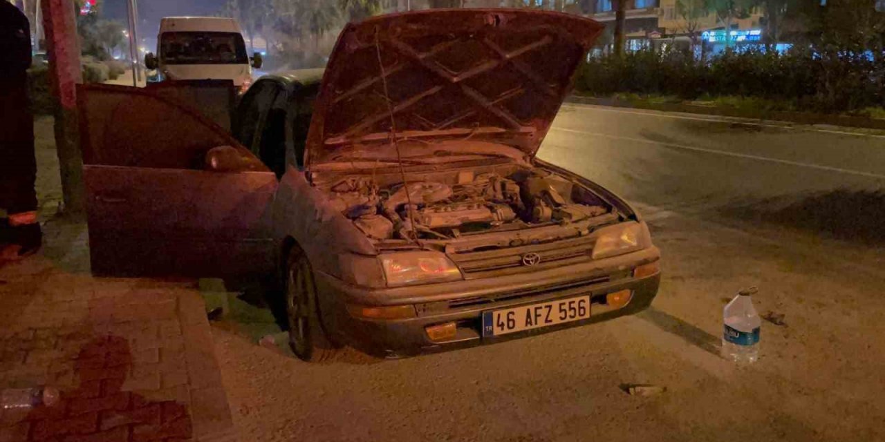 Depremzedeye ait araç alev aldı