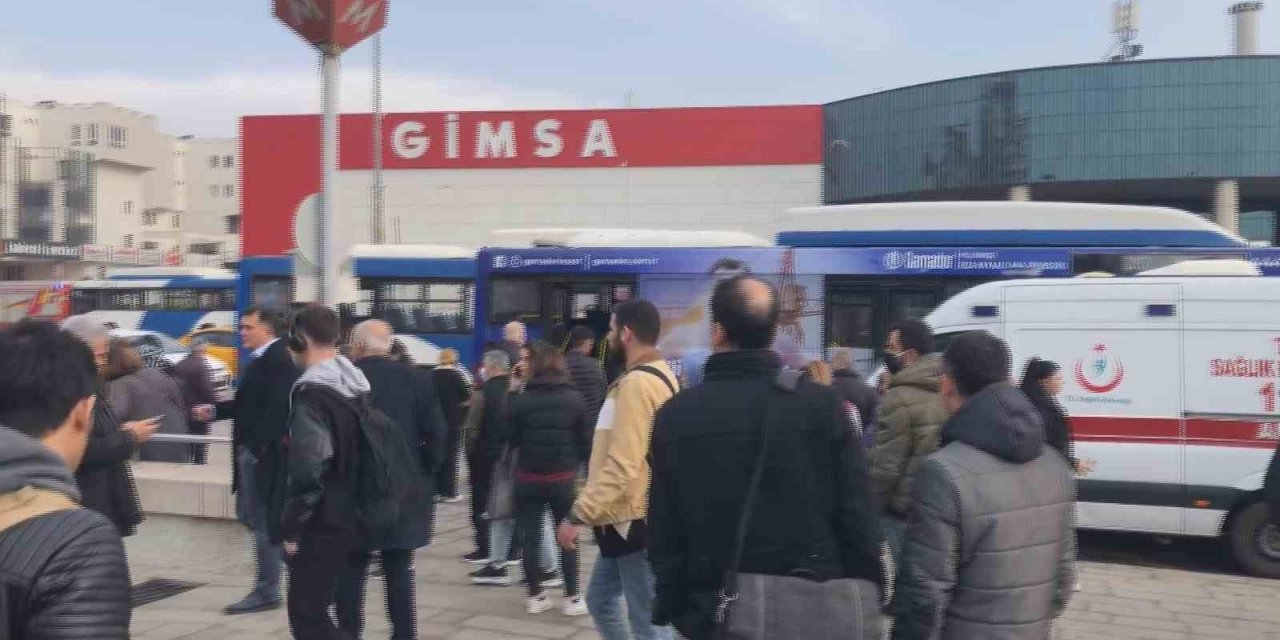 Başkentte lise öğrencisi metro istasyonu raylarına düştü