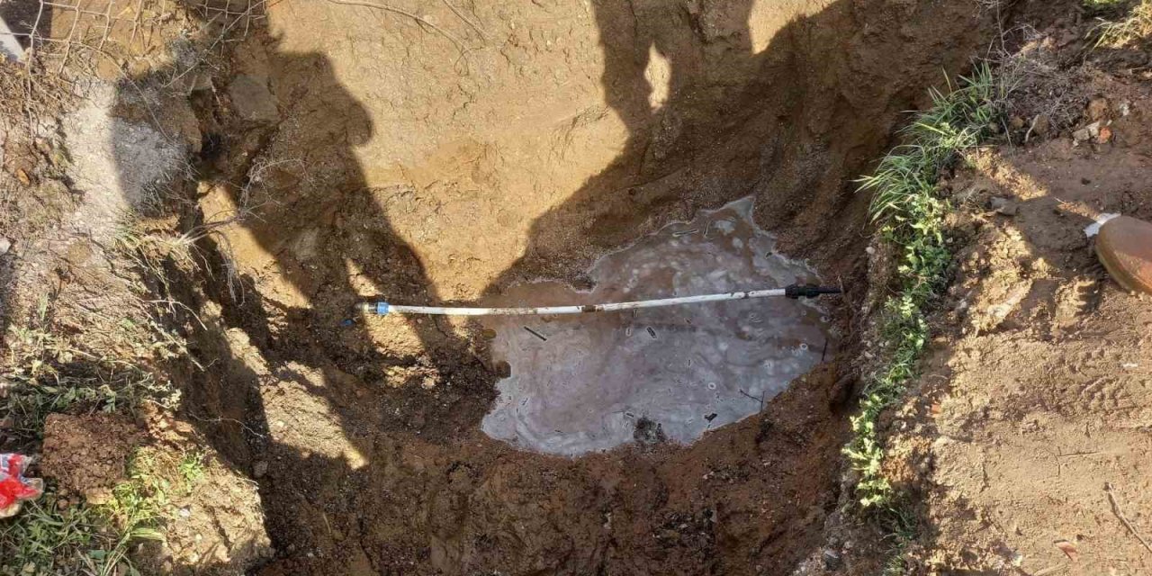 Afyon ekibi deprem bölgesinde su şebekeleri için çalışıyor