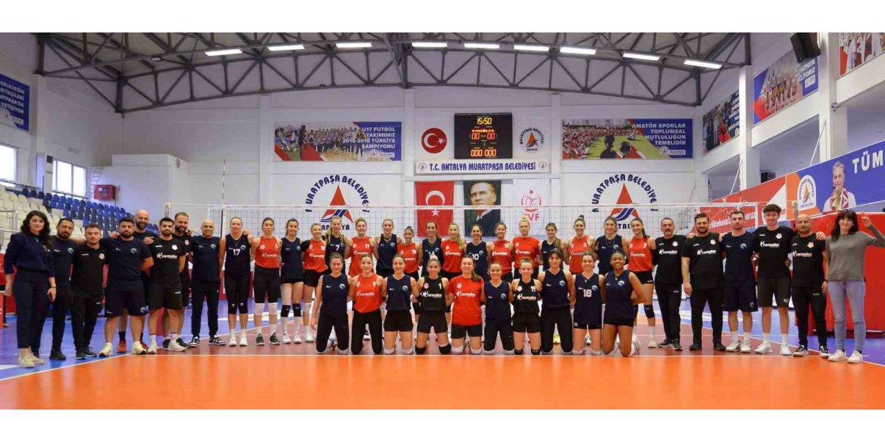 Depremzede takımla dostluk maçı