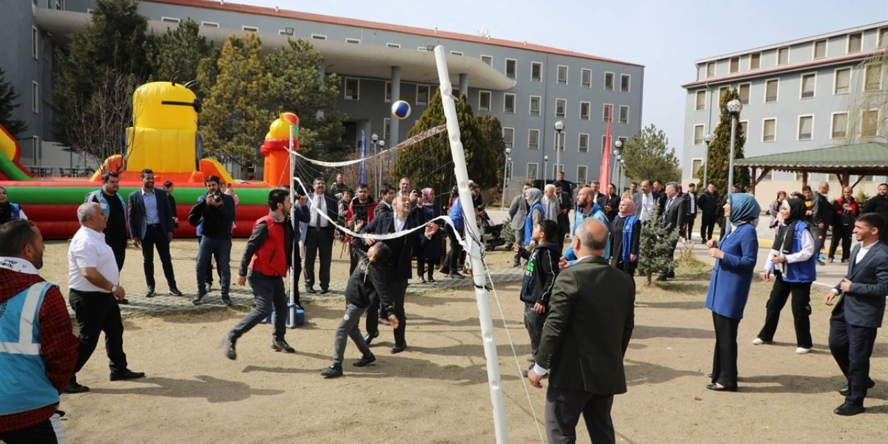 Vali Yiğitbaşı: “Amacımız  çocukların deprem felaketinden sonra ortaya çıkan kaygılarını azaltmak”