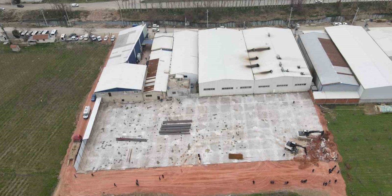 Yıldırım’da tarım arazilerine yapılan kaçak yapılar yıkılıyor